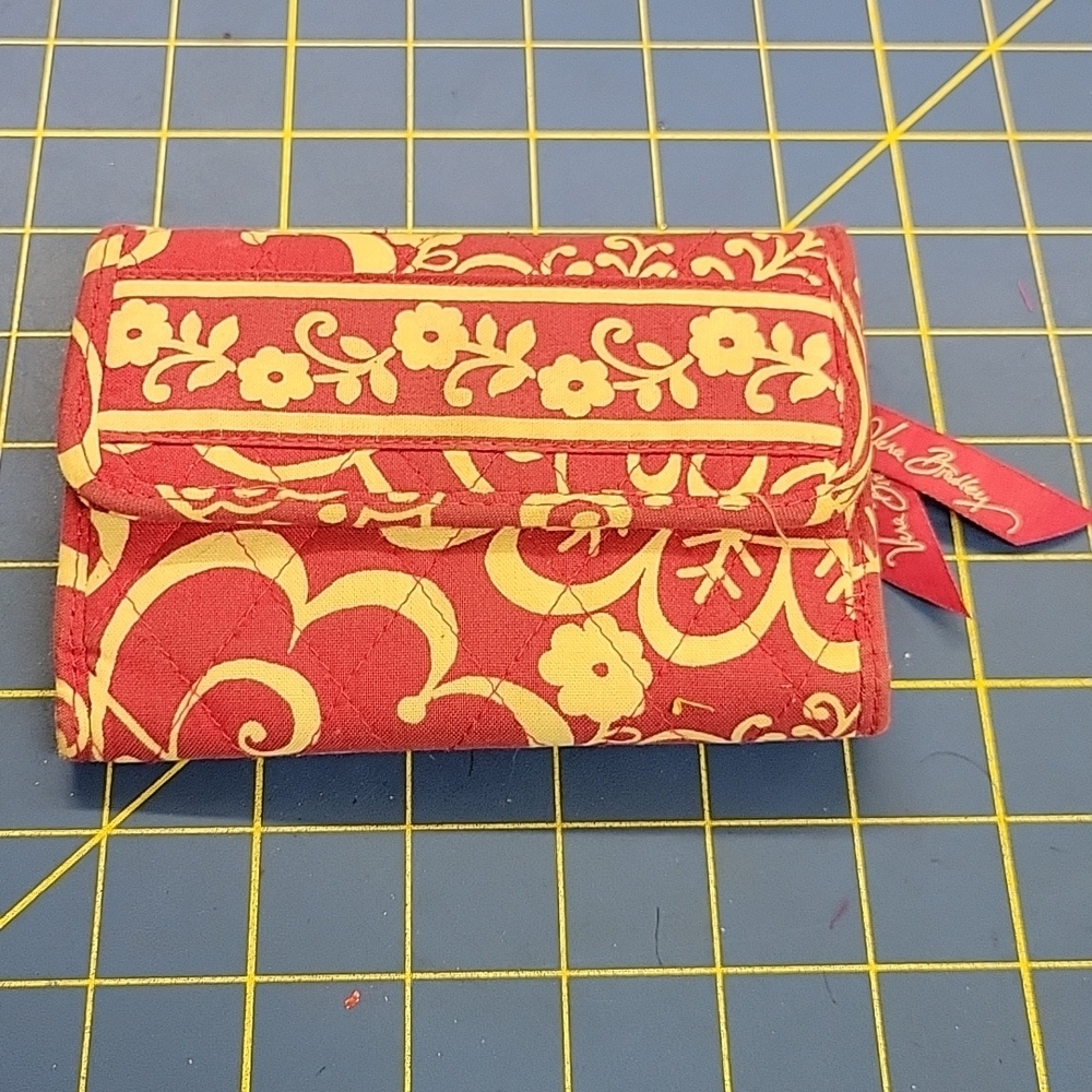 Vera Bradley Quilted Wallet 5.5 x 4 - Picture 1 of 11